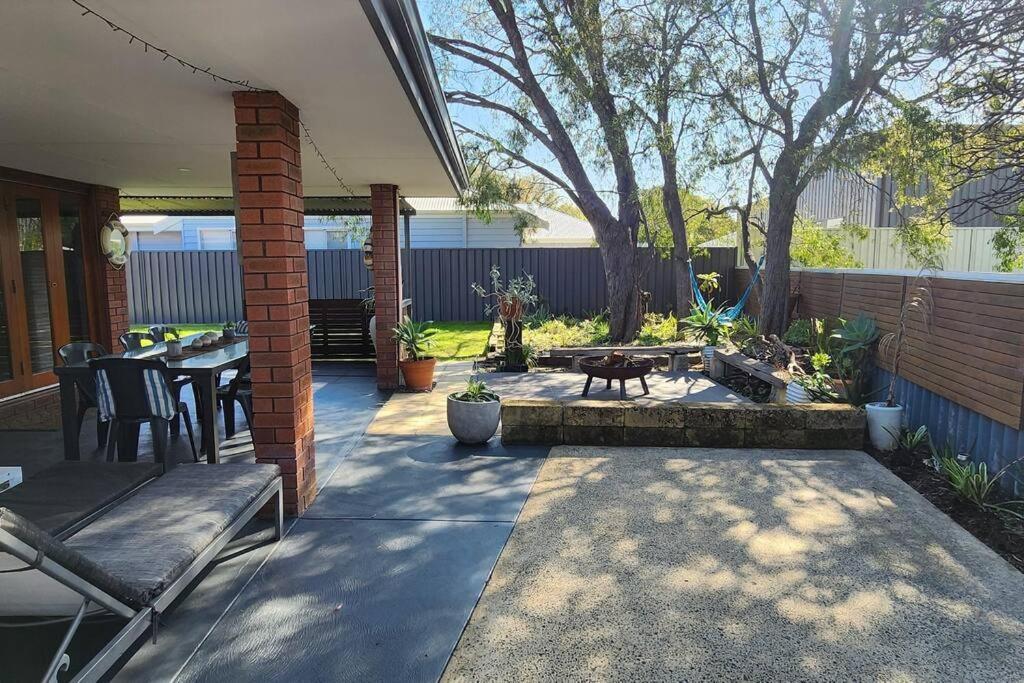 Abbey Beach Cottage บัสเซลตัน ภายนอก รูปภาพ