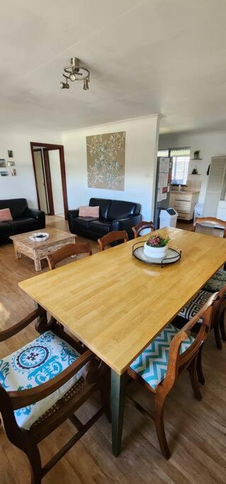 Abbey Beach Cottage บัสเซลตัน ภายนอก รูปภาพ